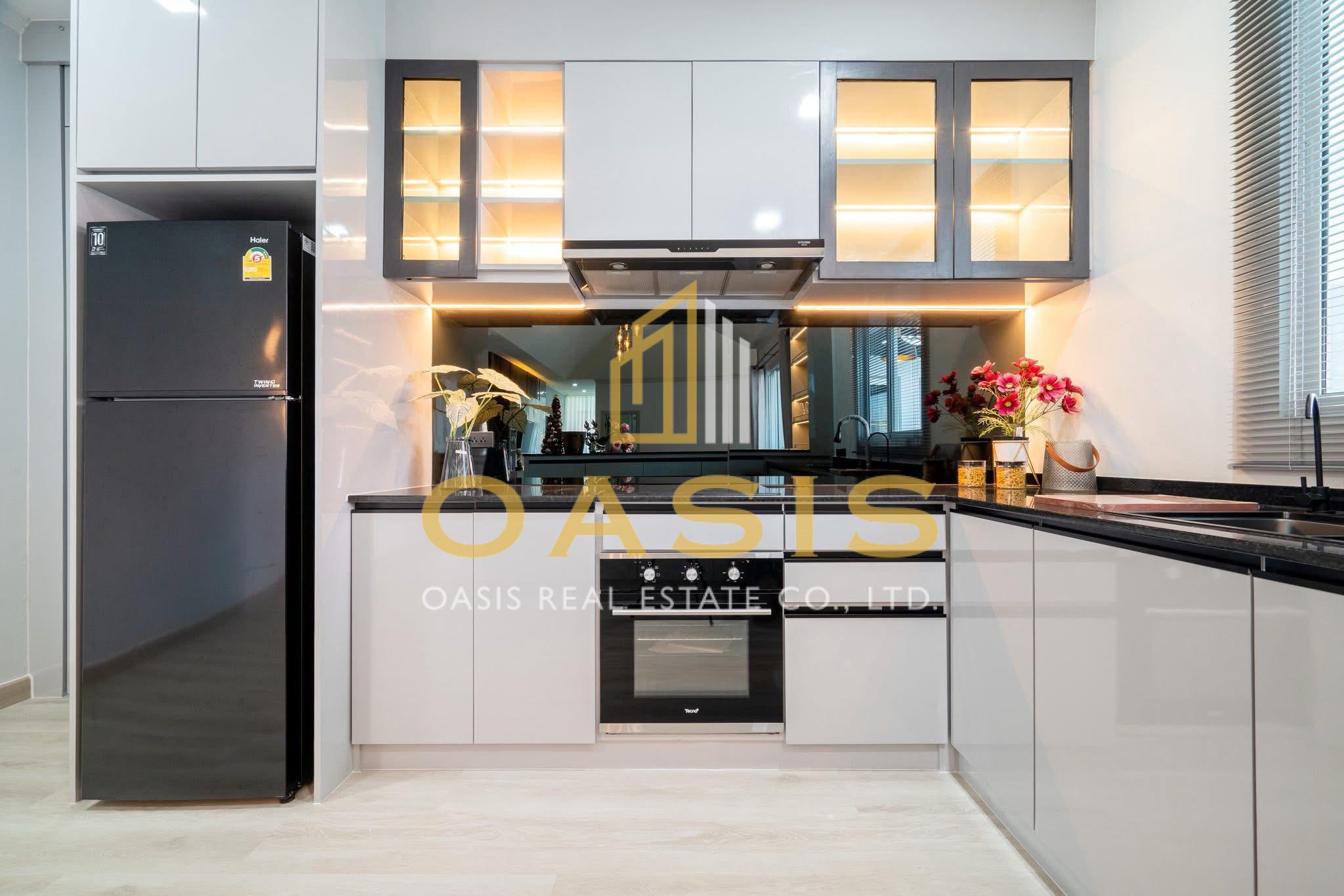 Beautiful Modern Luxury Home for Sale Pattaya Hill Village 2