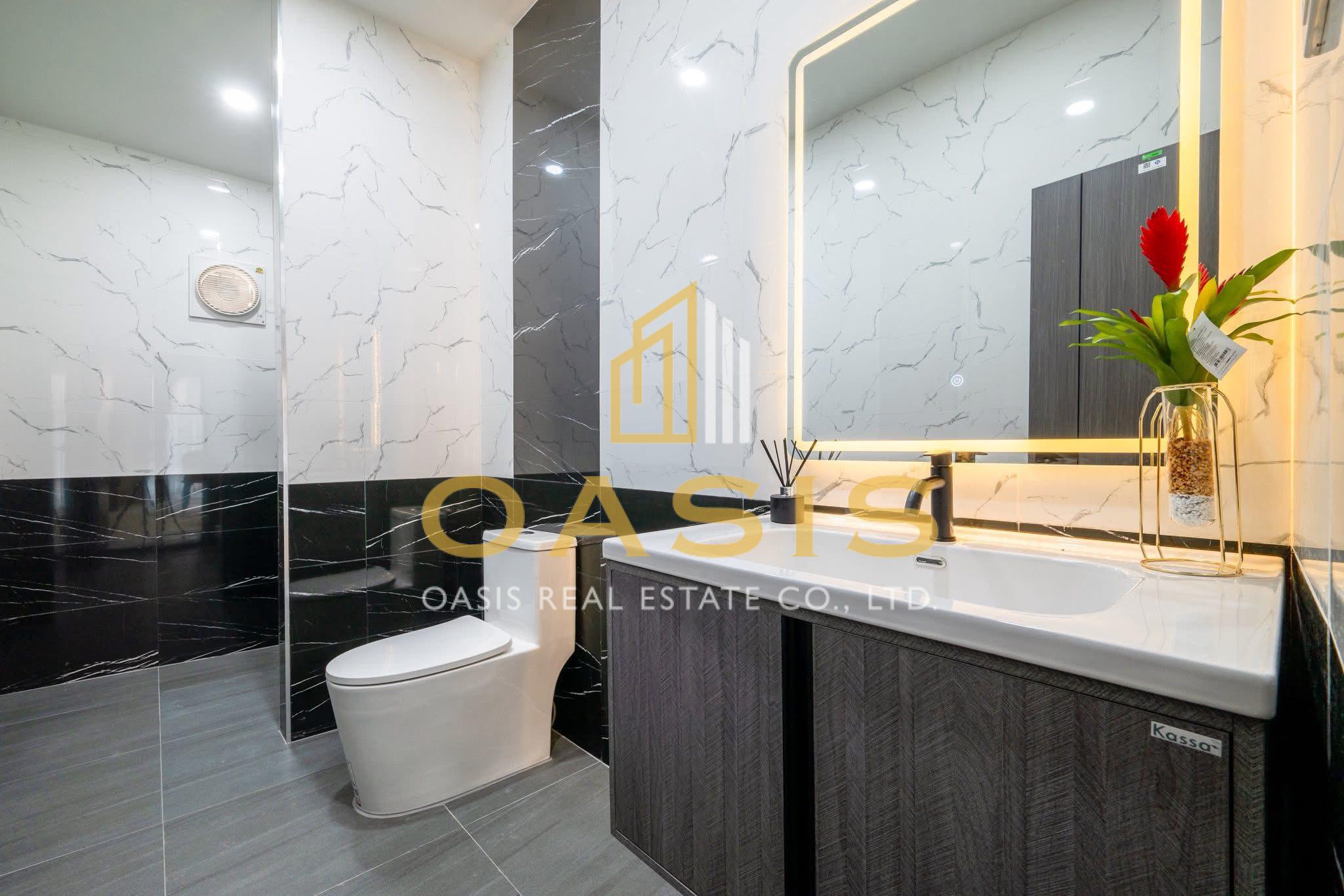 Beautiful Modern Luxury Home for Sale Pattaya Hill Village 2