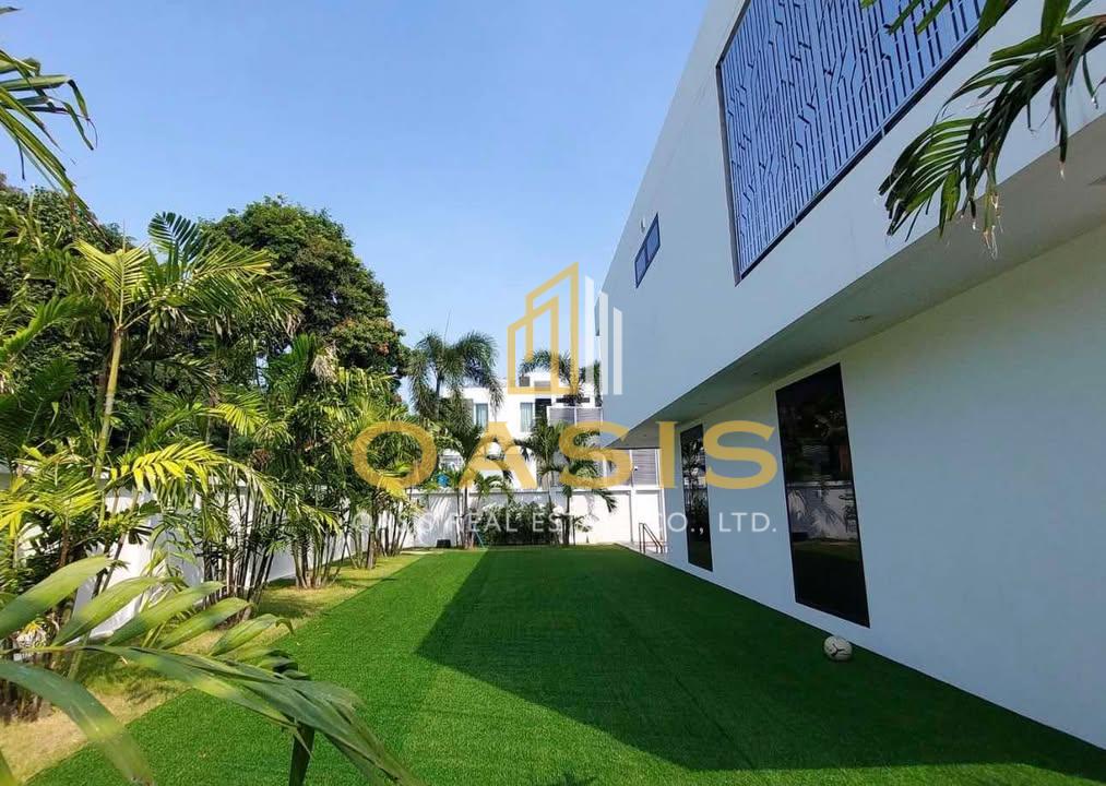 Prestigious Luxury Villa for Sale Pratumnak Soi 5