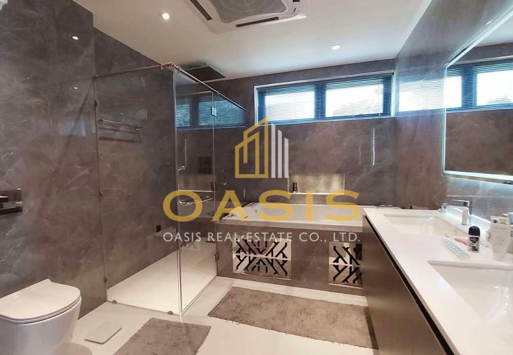 Prestigious Luxury Villa for Sale Pratumnak Soi 5