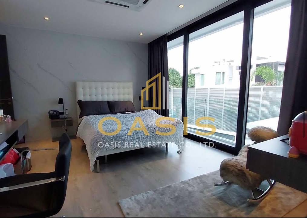 Prestigious Luxury Villa for Sale Pratumnak Soi 5