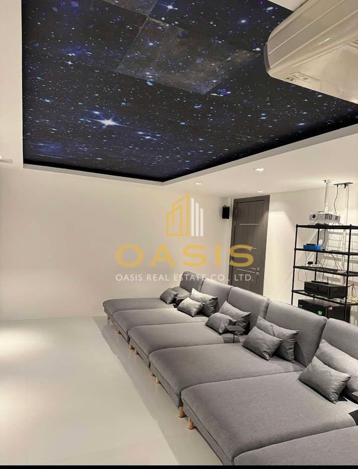 Prestigious Luxury Villa for Sale Pratumnak Soi 5