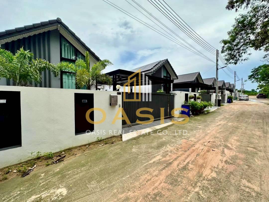 Charming Pool Villa Near Mabprachan Reservoir For Sale