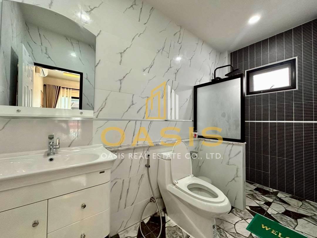 Charming Pool Villa Near Mabprachan Reservoir For Sale