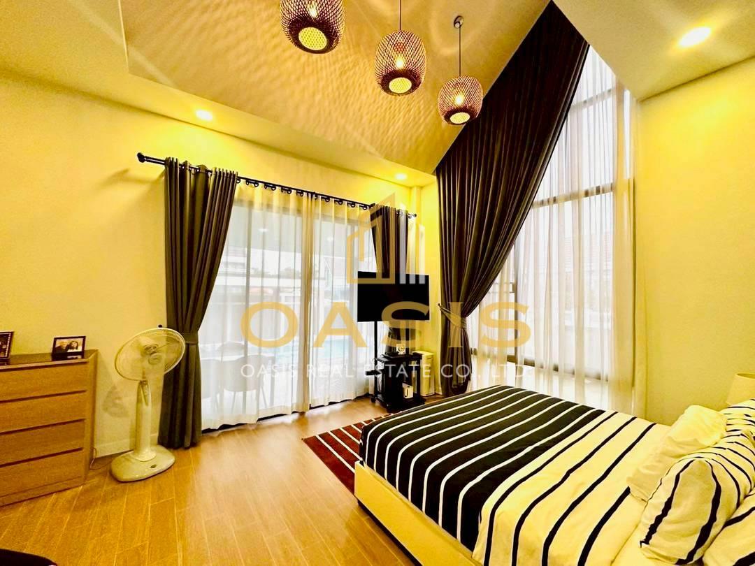 Scandinavian-Style Corner Pool Villa Near Mabprachan Reservoir