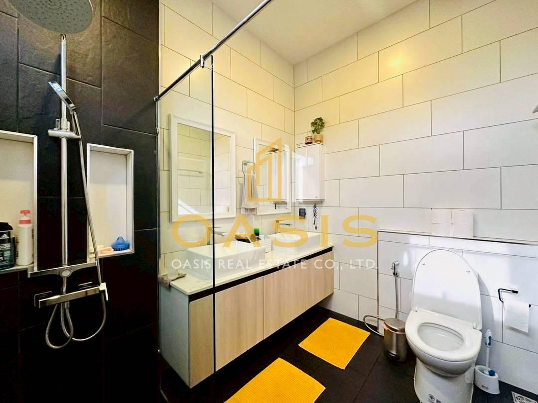 Scandinavian-Style Corner Pool Villa Near Mabprachan Reservoir