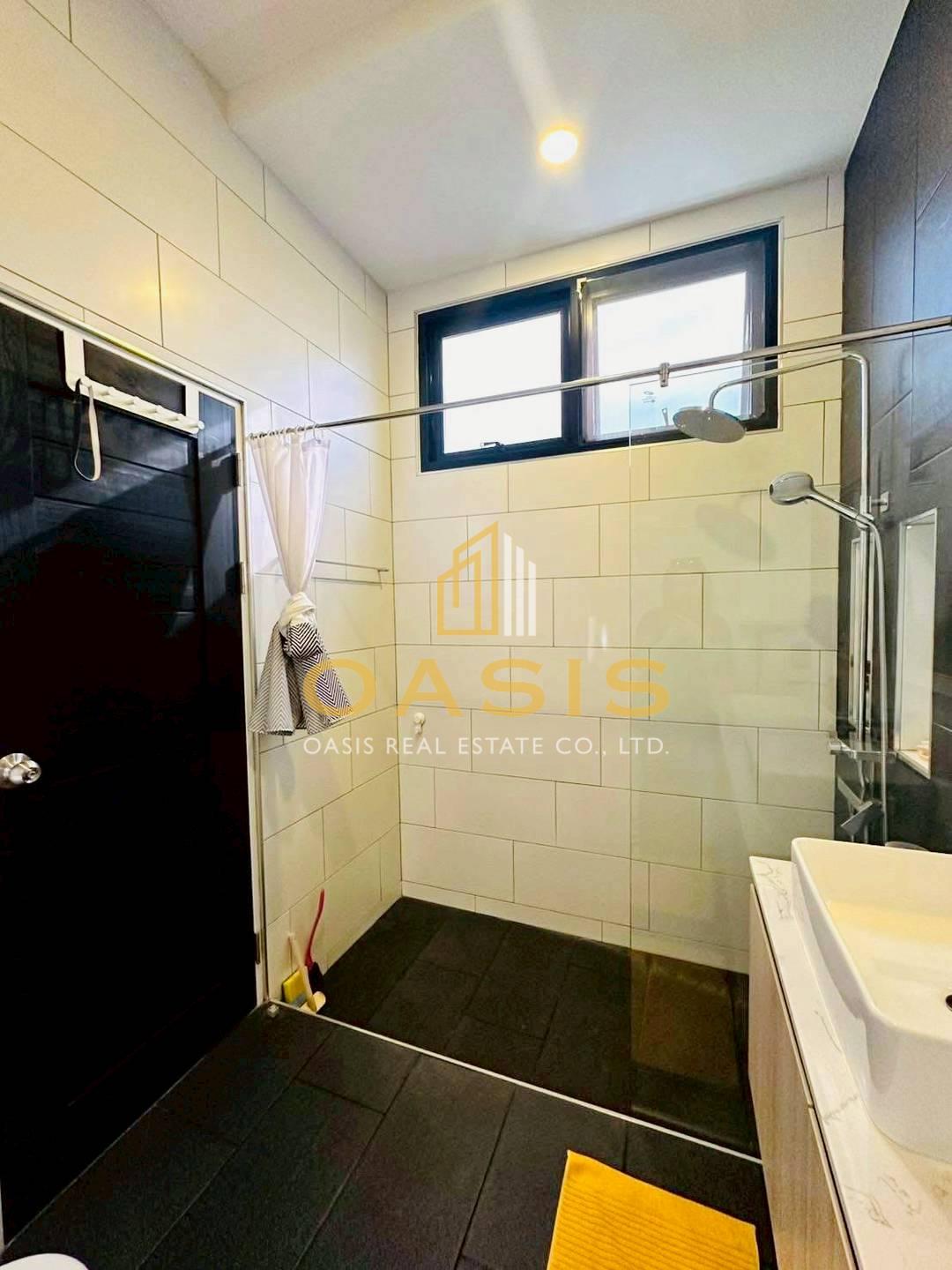 Scandinavian-Style Corner Pool Villa Near Mabprachan Reservoir