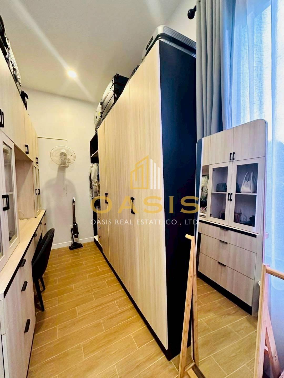 Scandinavian-Style Corner Pool Villa Near Mabprachan Reservoir