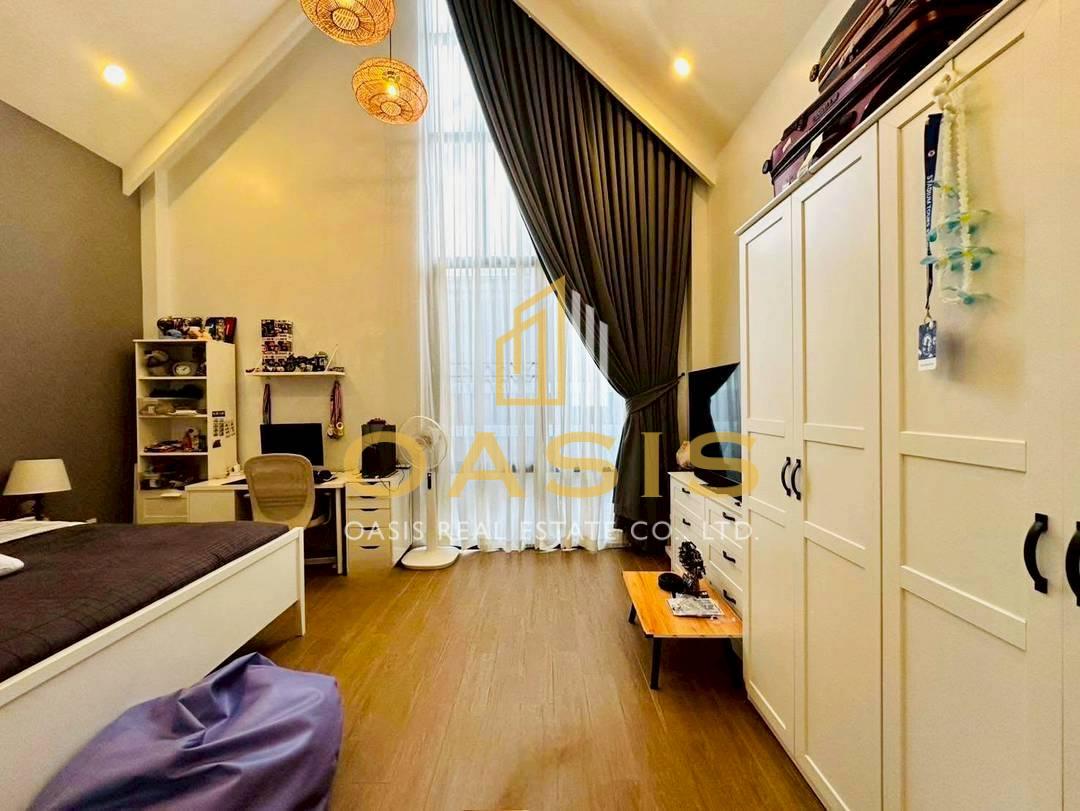 Scandinavian-Style Corner Pool Villa Near Mabprachan Reservoir