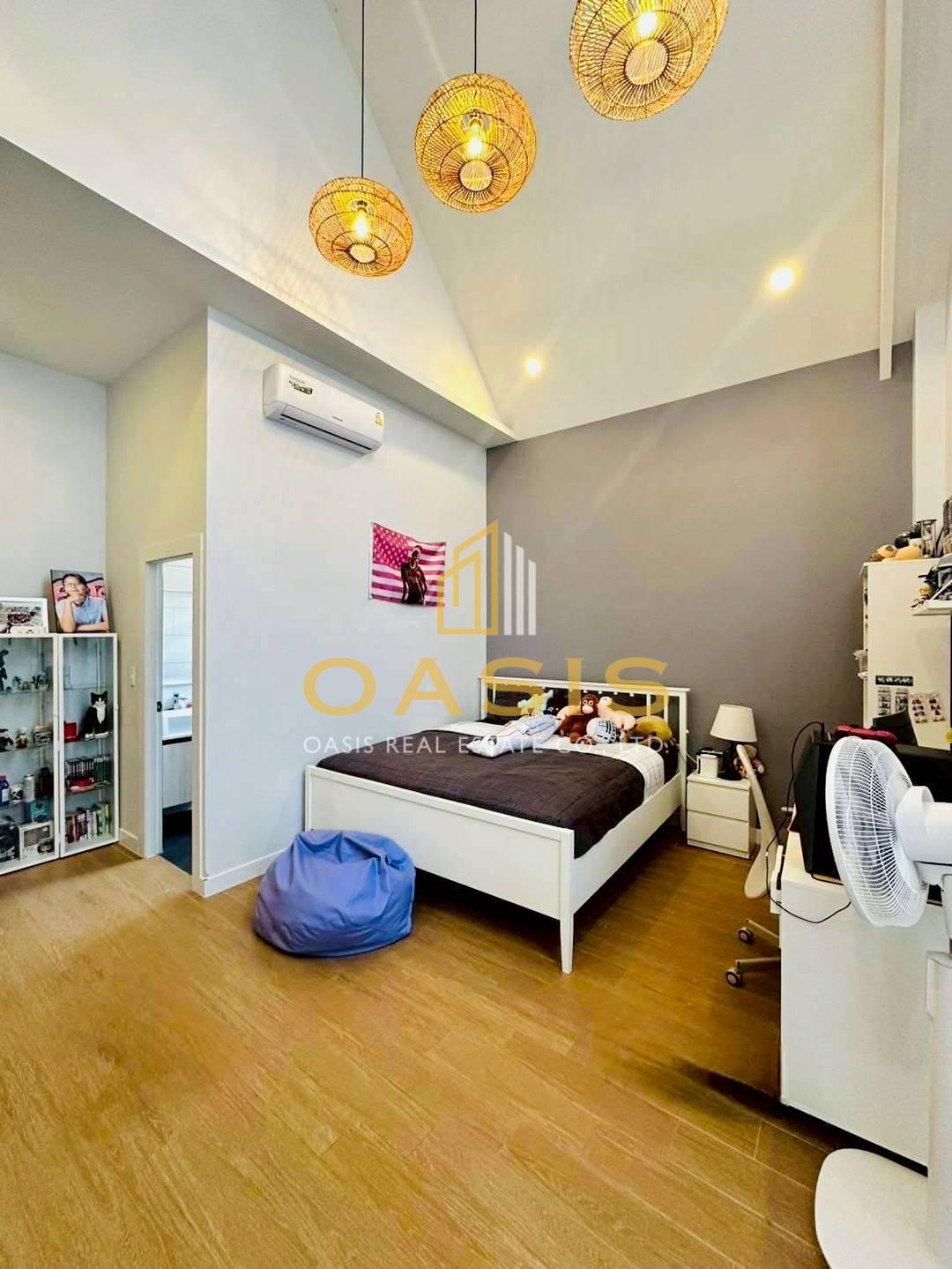 Scandinavian-Style Corner Pool Villa Near Mabprachan Reservoir