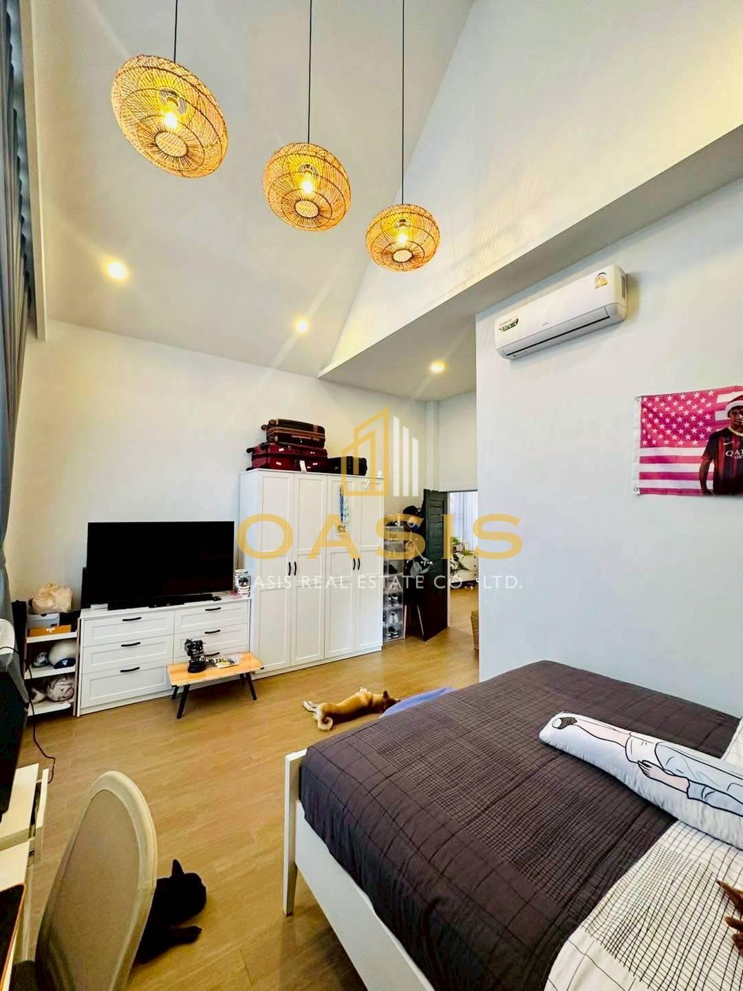 Scandinavian-Style Corner Pool Villa Near Mabprachan Reservoir