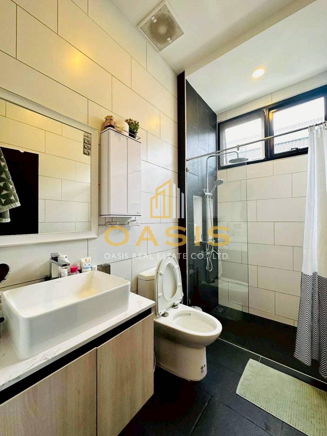 Scandinavian-Style Corner Pool Villa Near Mabprachan Reservoir