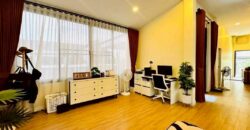 Scandinavian-Style Corner Pool Villa Near Mabprachan Reservoir