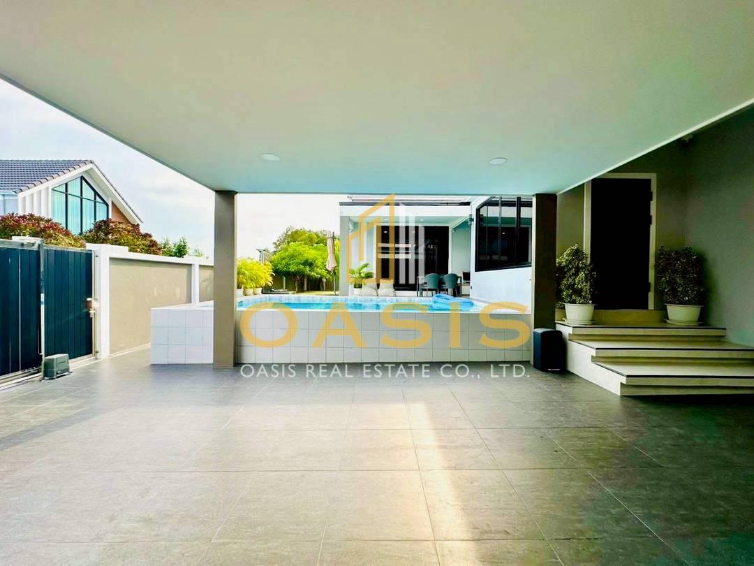 Scandinavian-Style Corner Pool Villa Near Mabprachan Reservoir