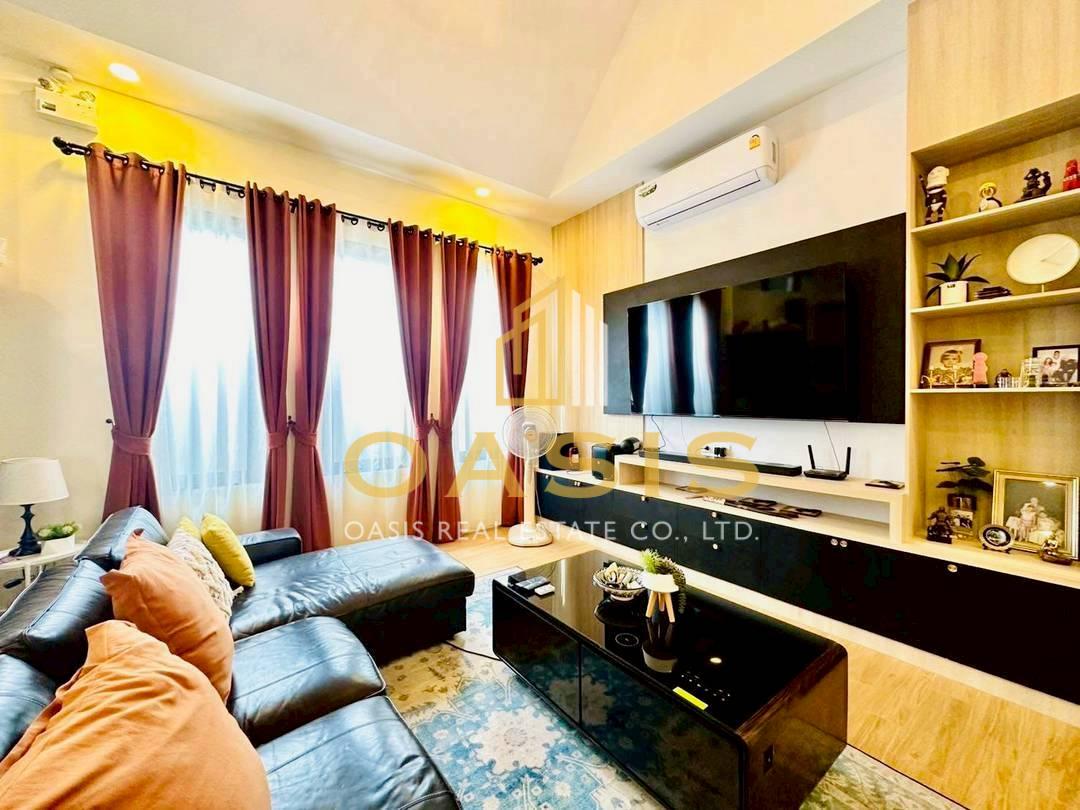 Scandinavian-Style Corner Pool Villa Near Mabprachan Reservoir