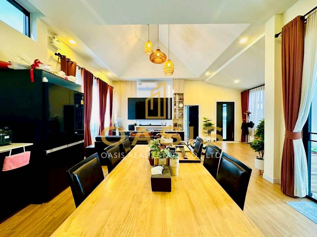 Scandinavian-Style Corner Pool Villa Near Mabprachan Reservoir