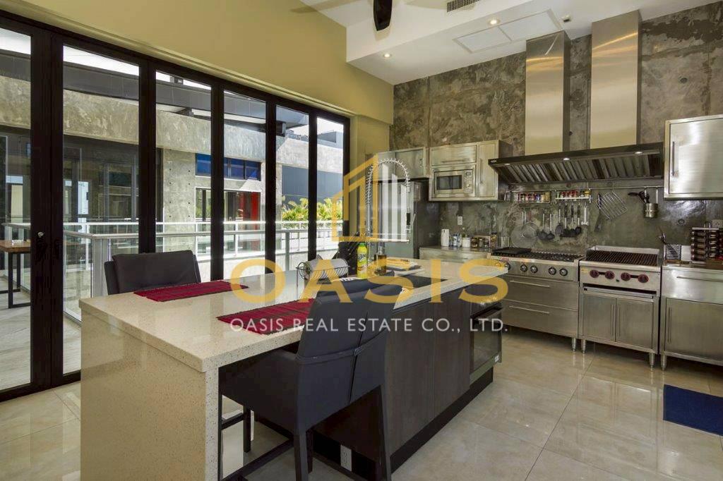 Ultra Luxury 6 bedroom pool villa for sale on Pratumnak soi 5