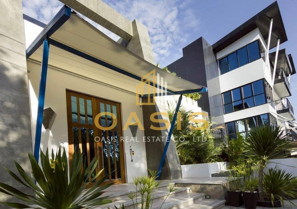 Ultra Luxury 6 bedroom pool villa for sale on Pratumnak soi 5