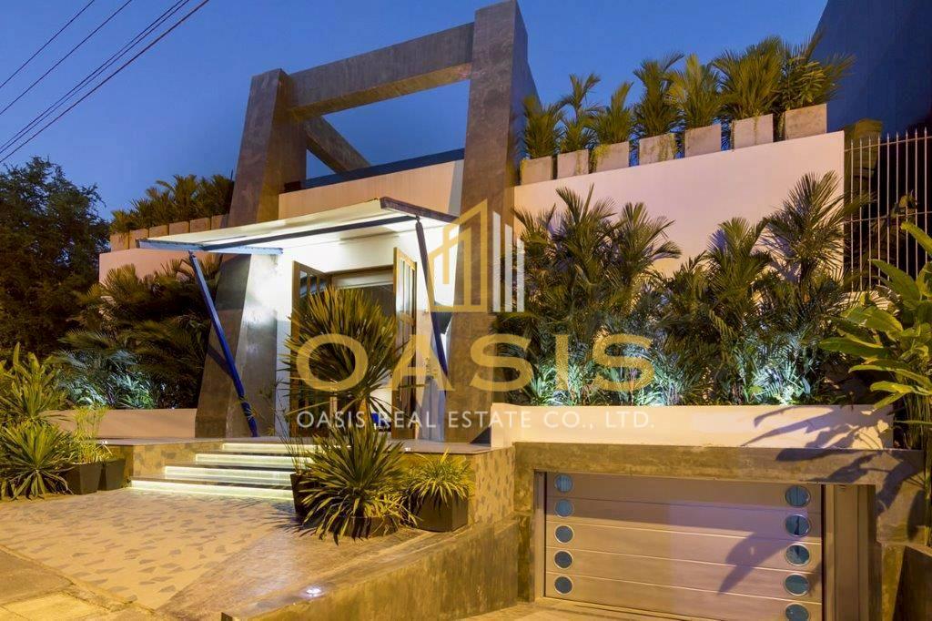 Ultra Luxury 6 bedroom pool villa for sale on Pratumnak soi 5