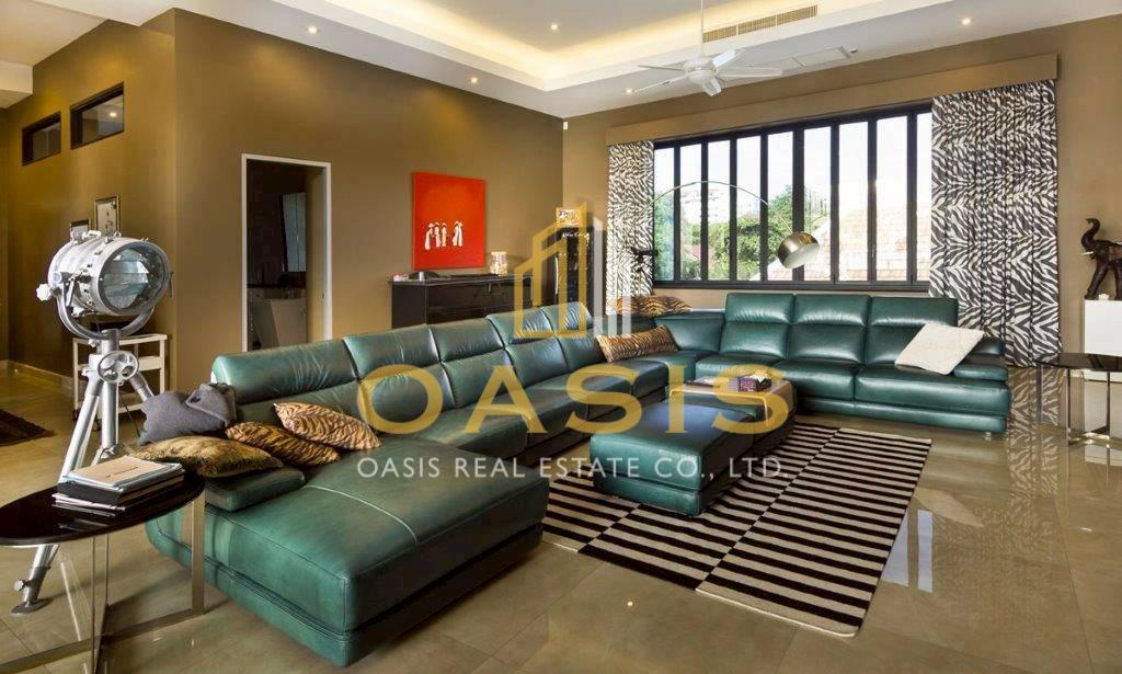Ultra Luxury 6 bedroom pool villa for sale on Pratumnak soi 5