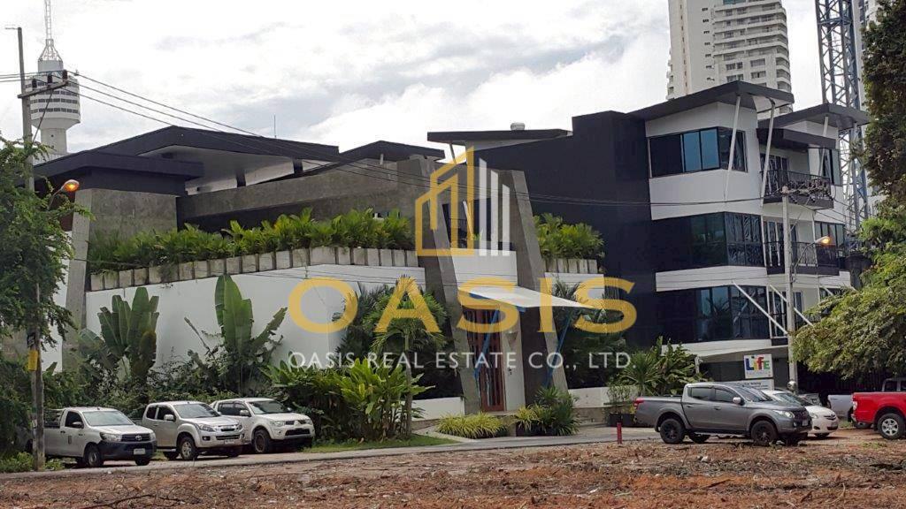 Ultra Luxury 6 bedroom pool villa for sale on Pratumnak soi 5