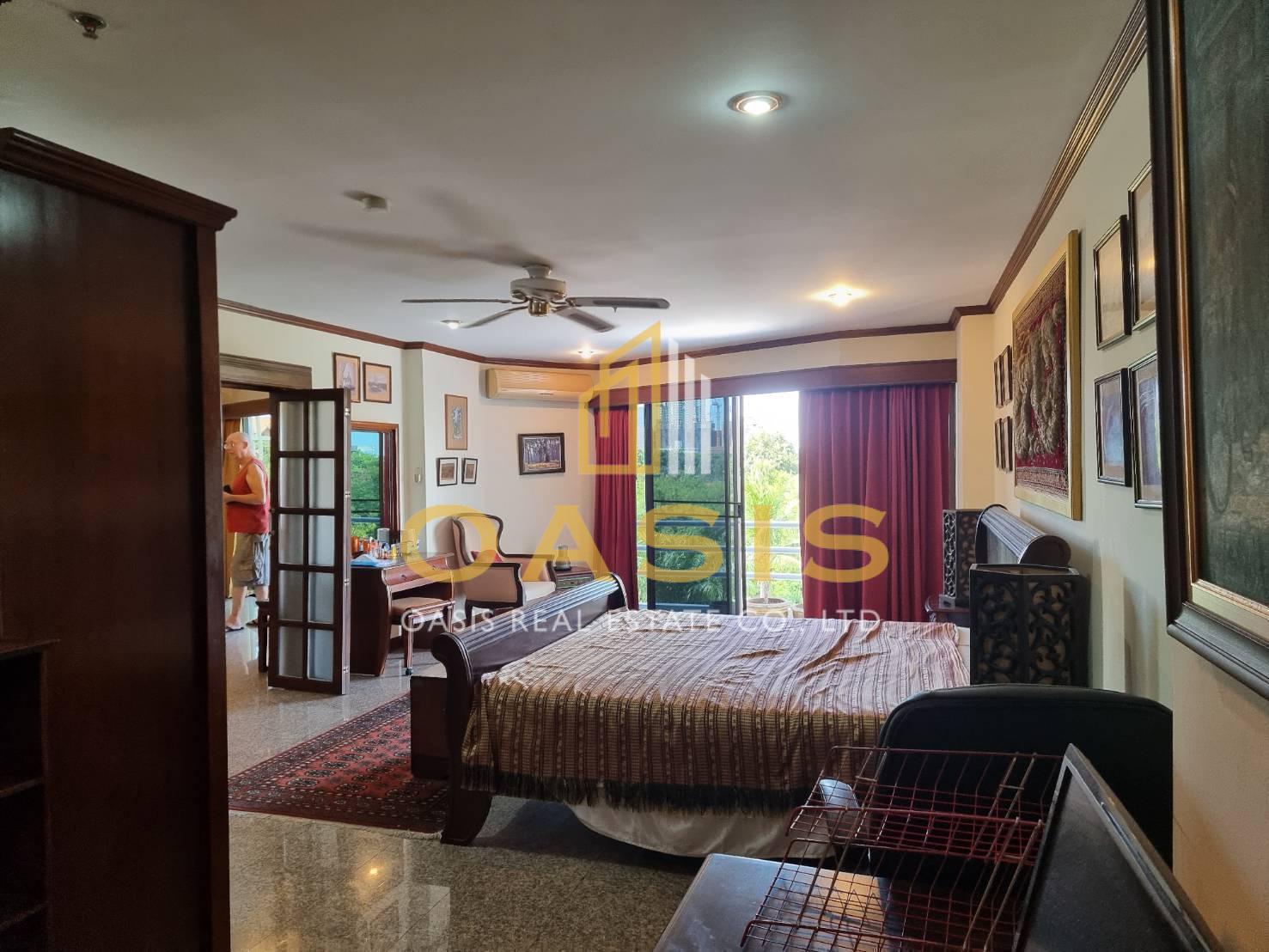 Spacious 1 Bedroom for Sale View Talay 2B Condominium