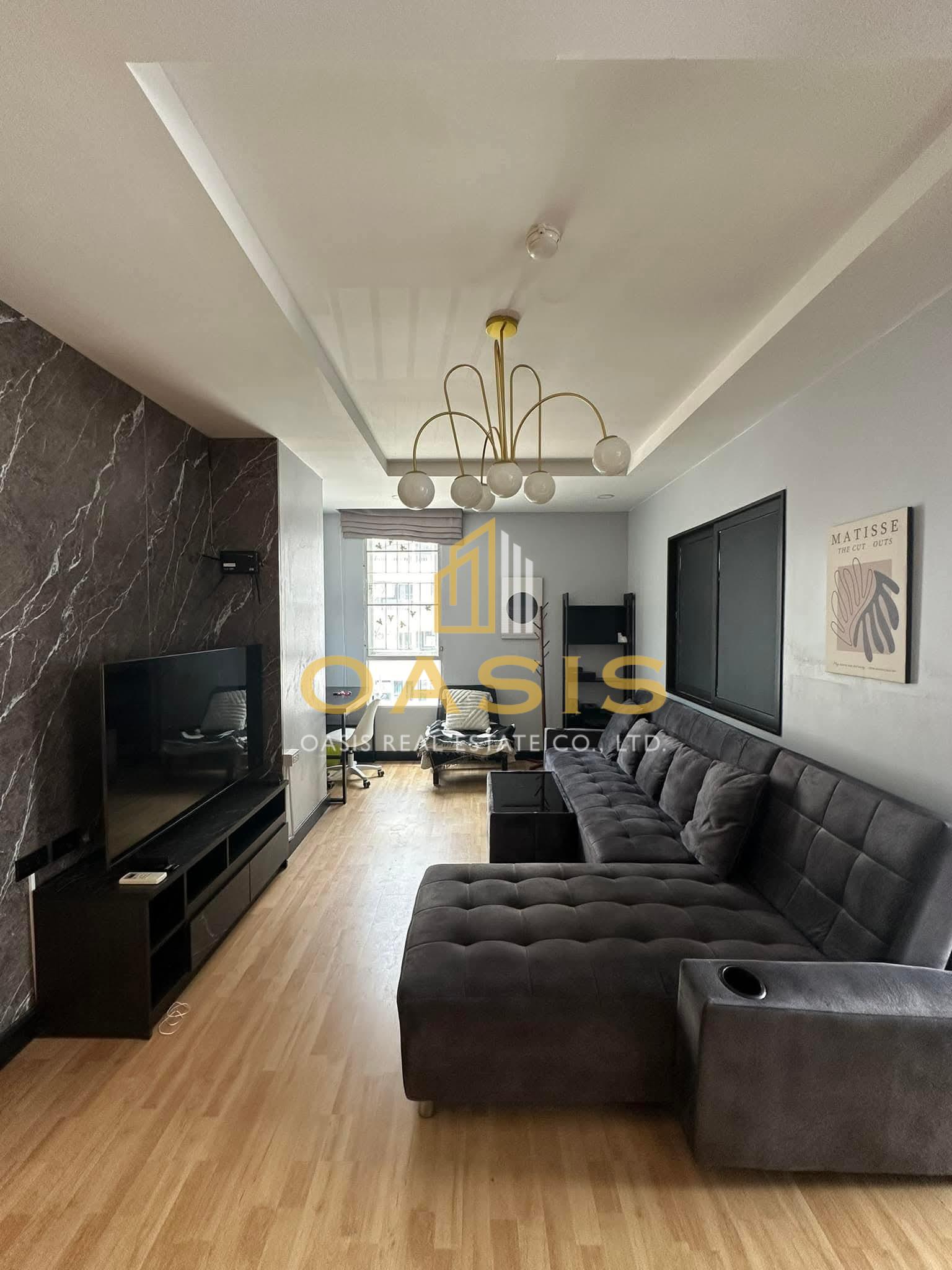 Ratchada City 18(2) – Elegant Corner Condo for Rent & Sale