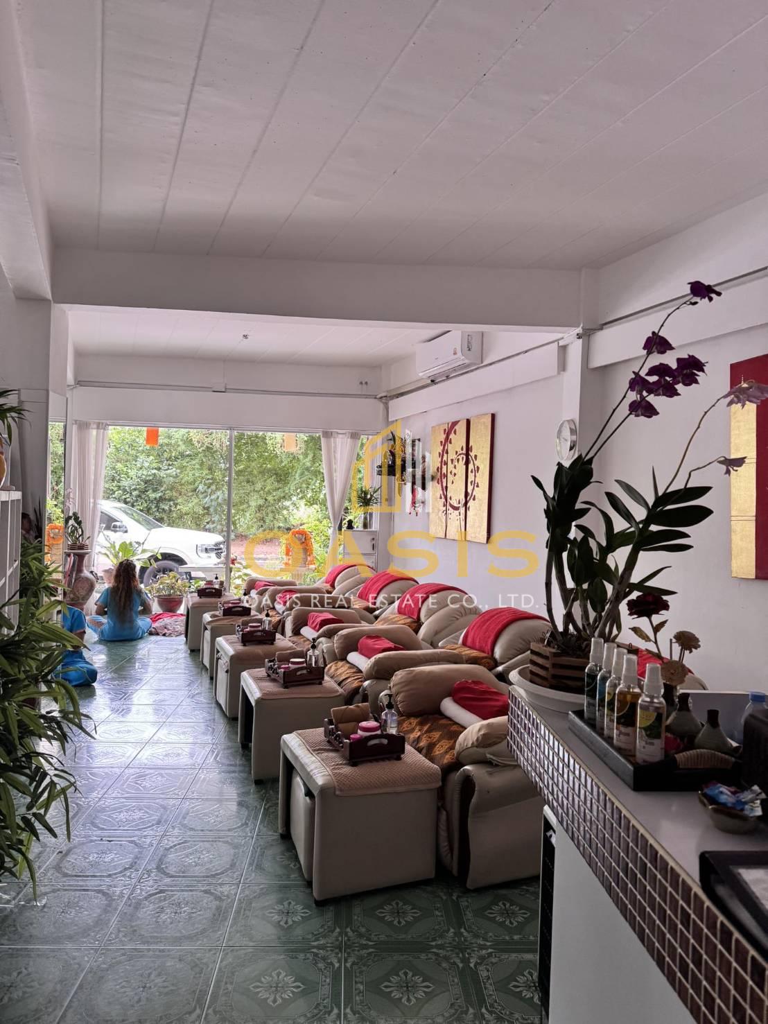  Prime Beachside Commercial Property – High-Yield Investment in Pattaya For Sale