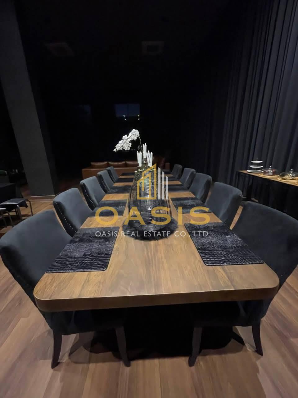 Black & Wood Residence – Modern Luxury Classic Masterpiece for Sale