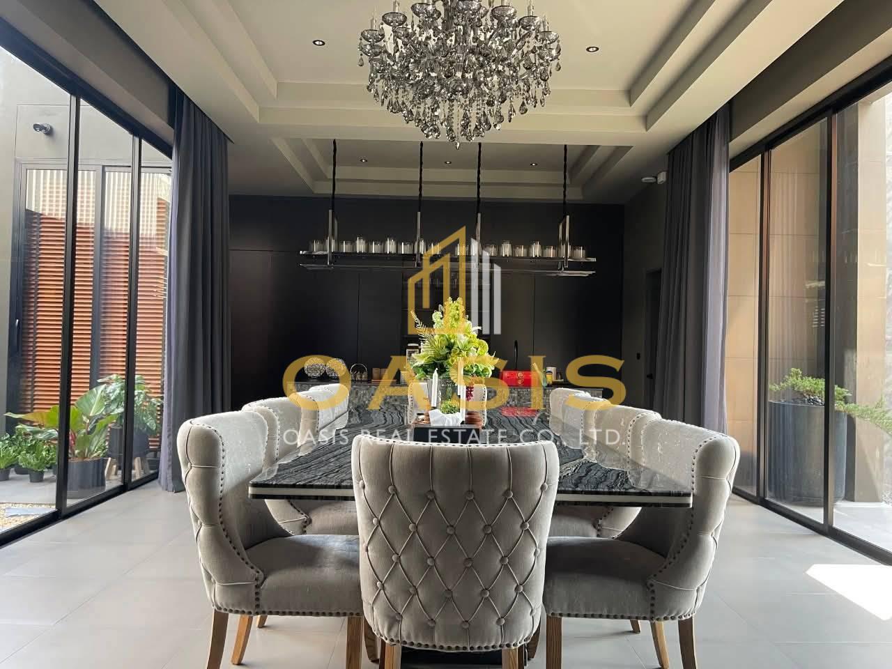 Black & Wood Residence – Modern Luxury Classic Masterpiece for Sale