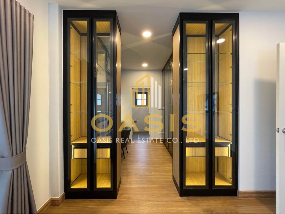 Centro Bangna – For Rent