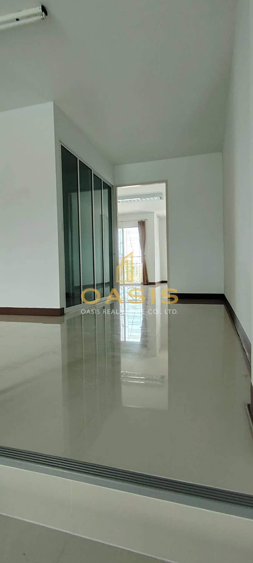 Commercial Building for Sale Bangsaen