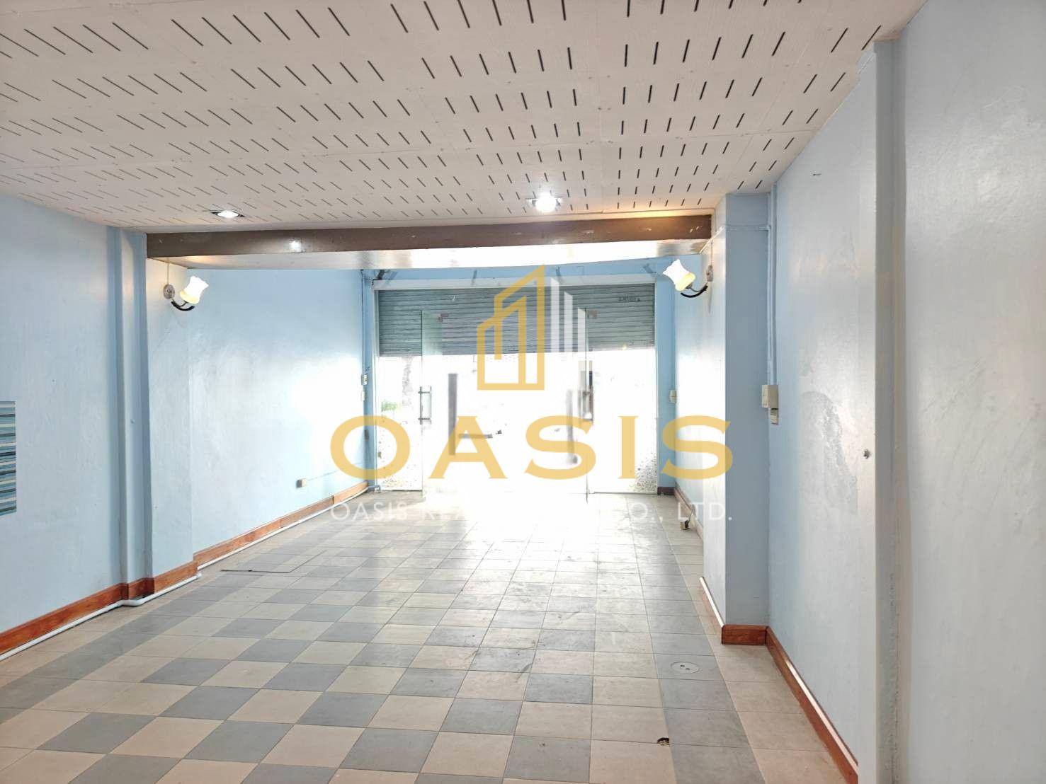  5-Storey Commercial Building Soi.Ratchadaphisek 22 – For Rent & Sale