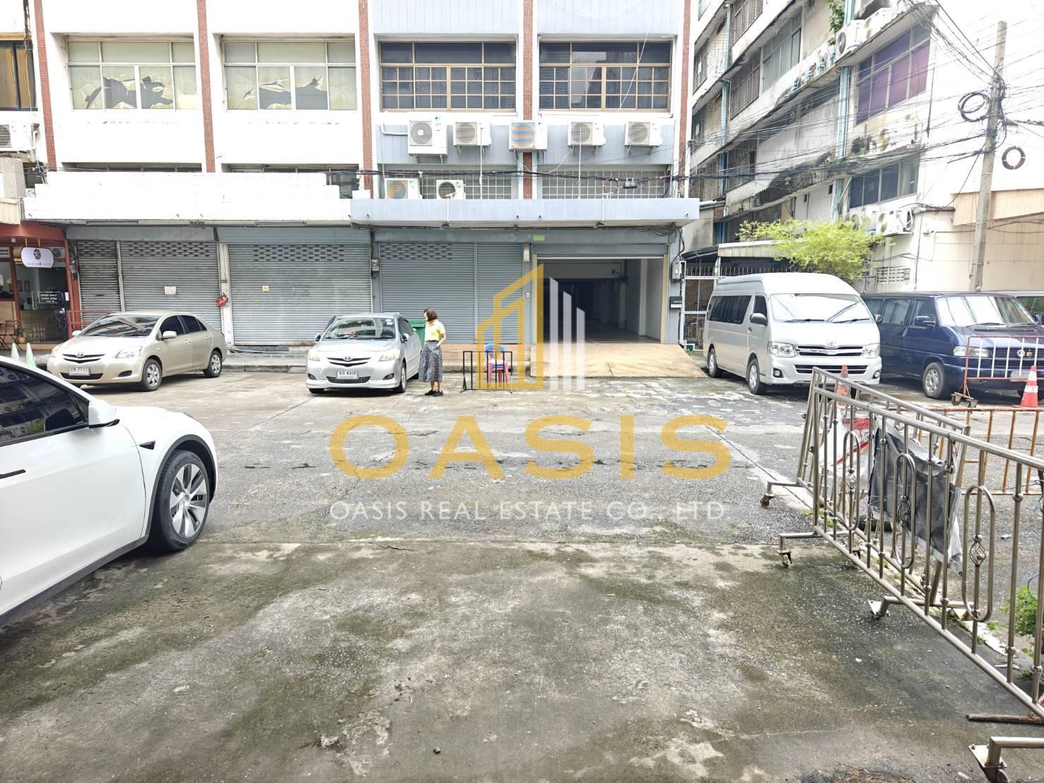  5-Storey Commercial Building Soi.Ratchadaphisek 22 – For Rent & Sale