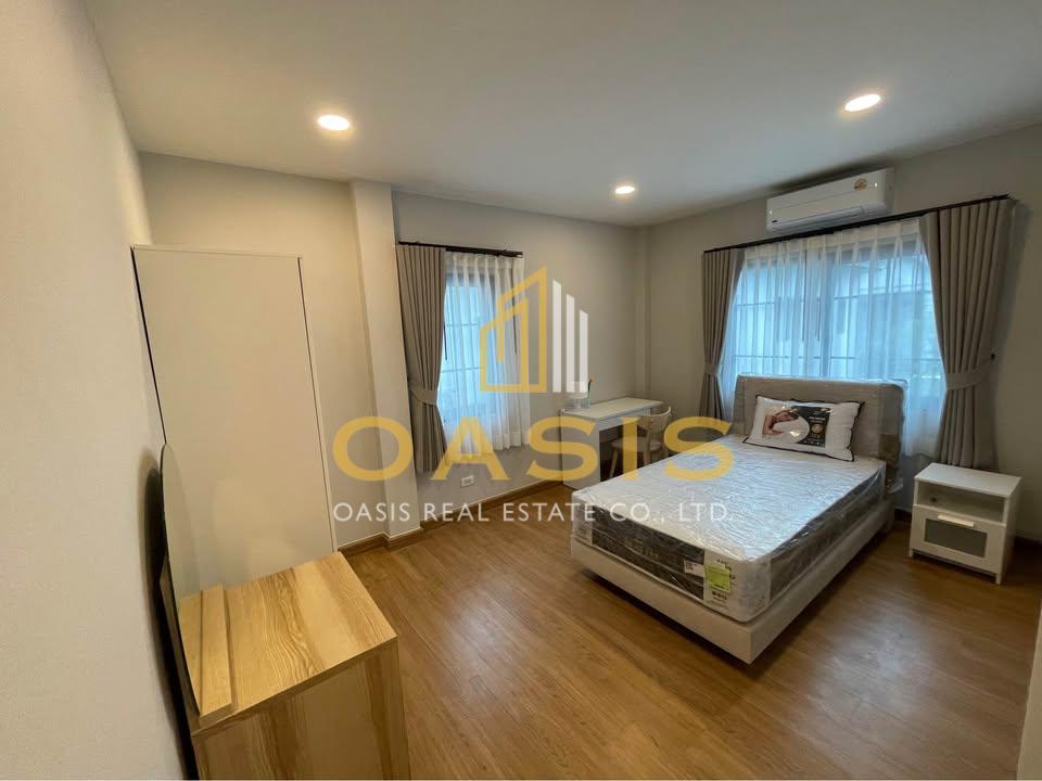 Centro Bangna – For Rent