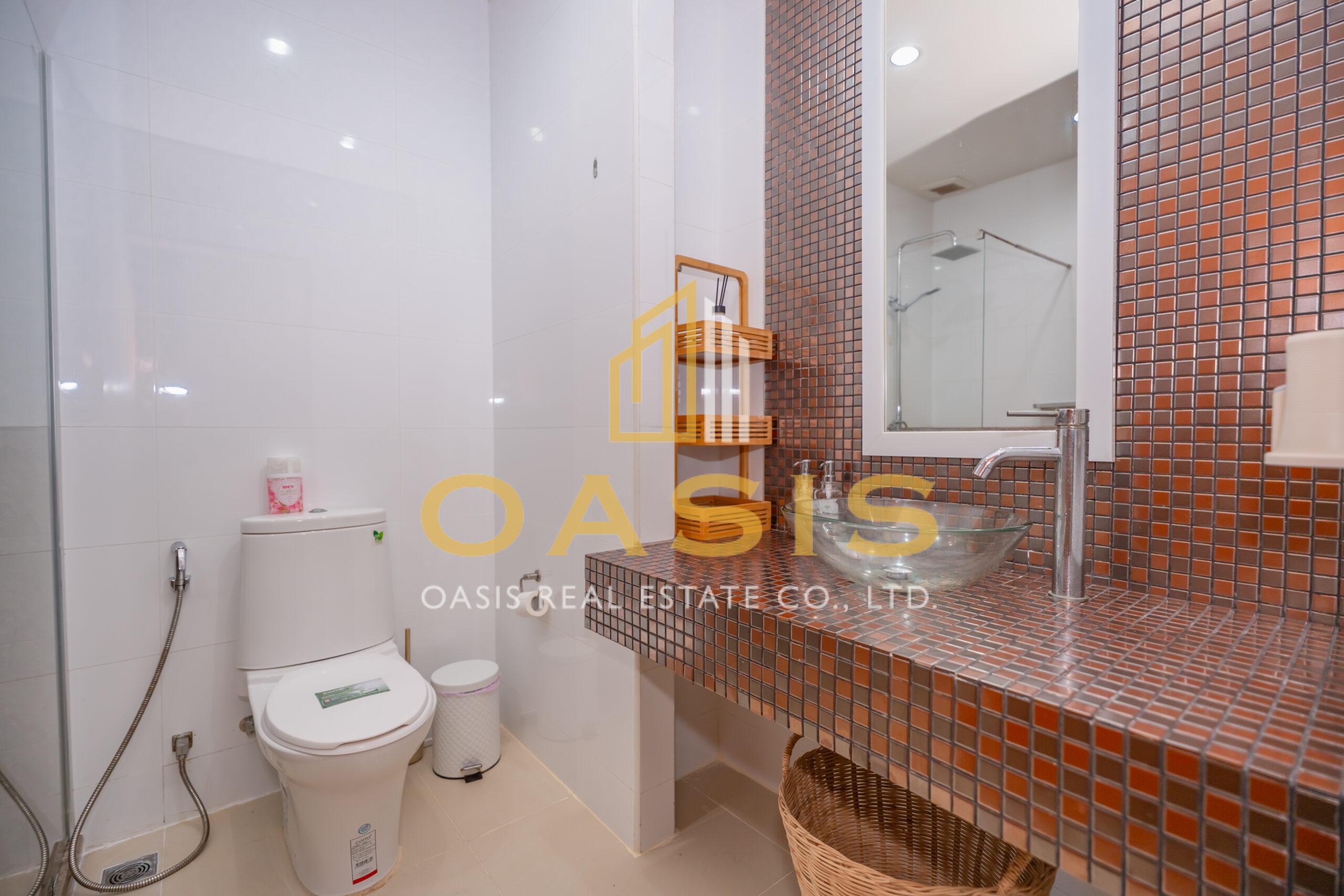 Luxurious Studio for Rent at Diamond Suites Condominium
