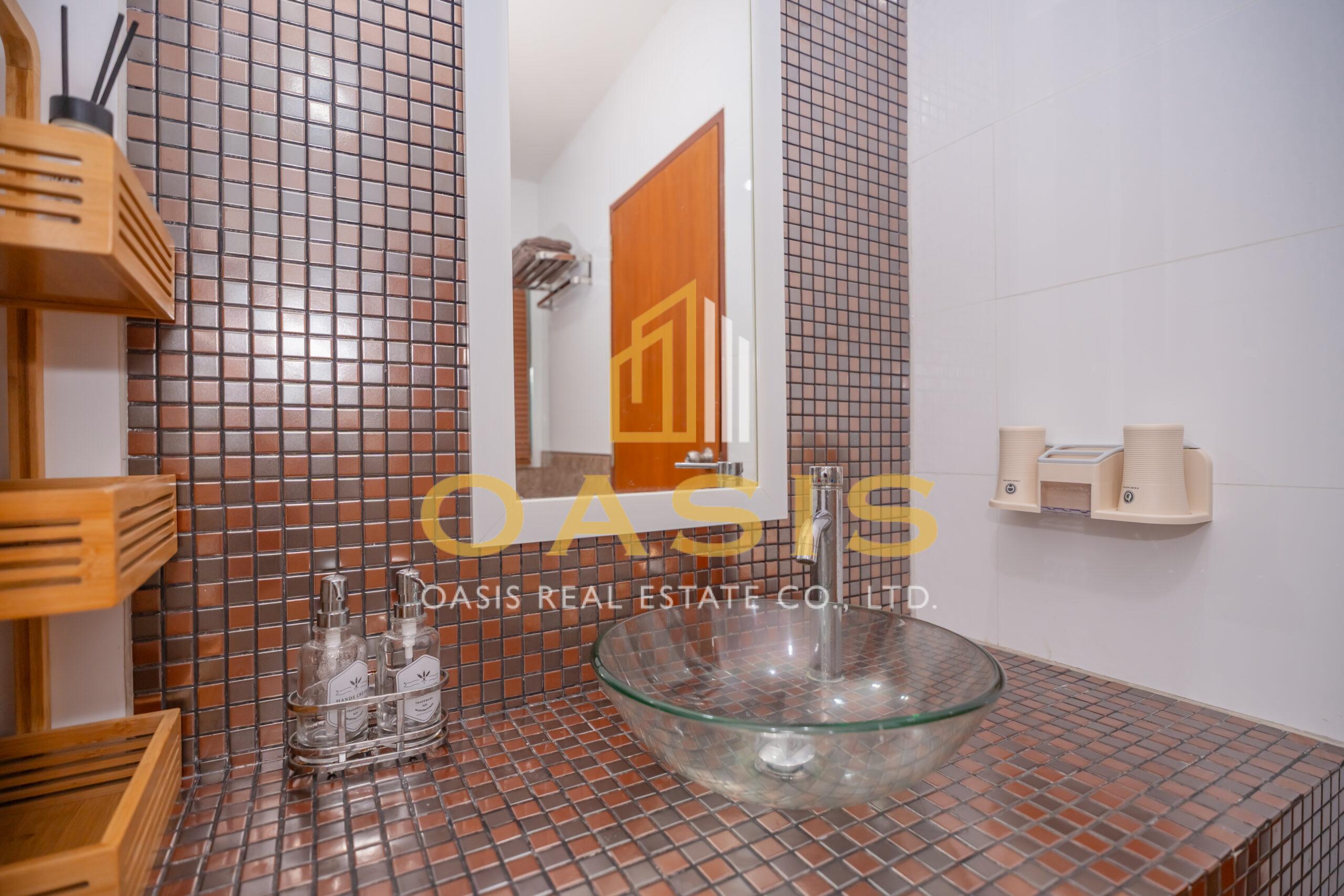 Luxurious Studio for Rent at Diamond Suites Condominium