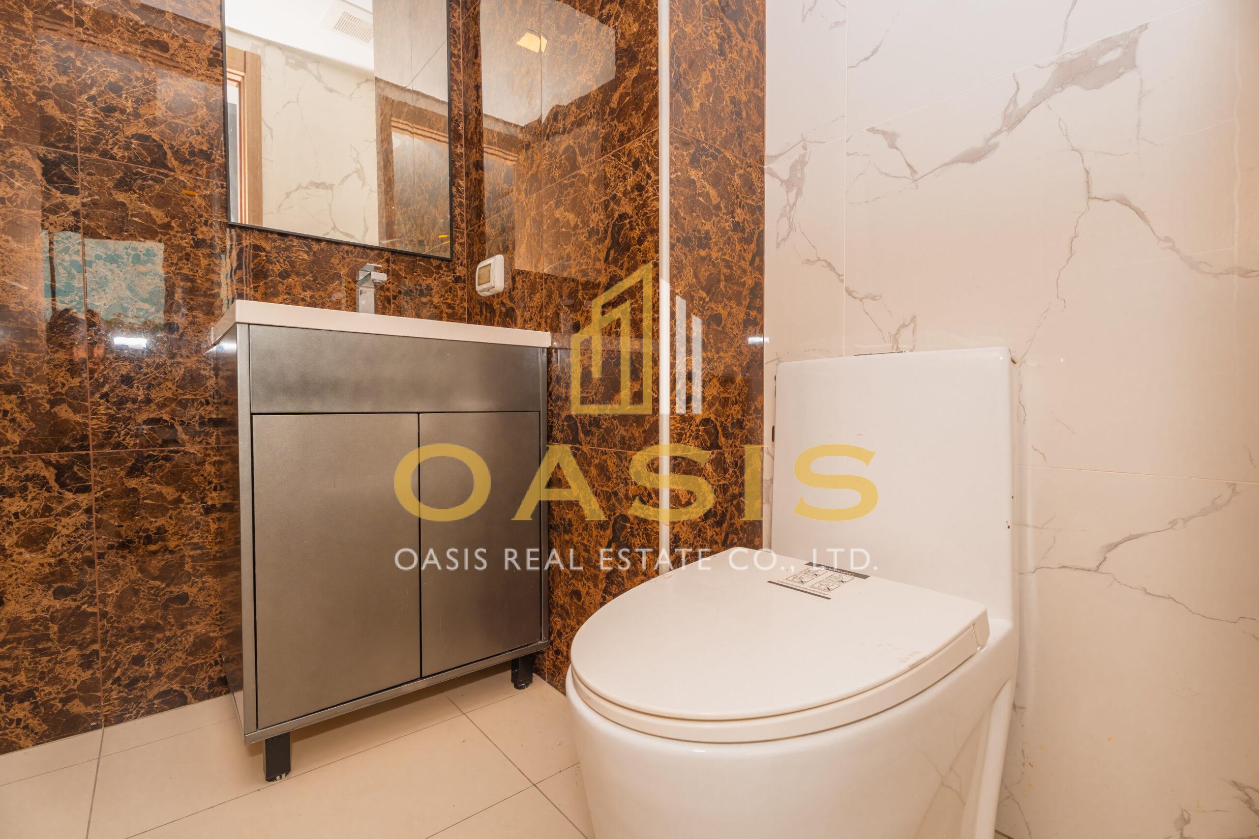 Arcadia Beach Continental 2 Bedroom Condo for Sale