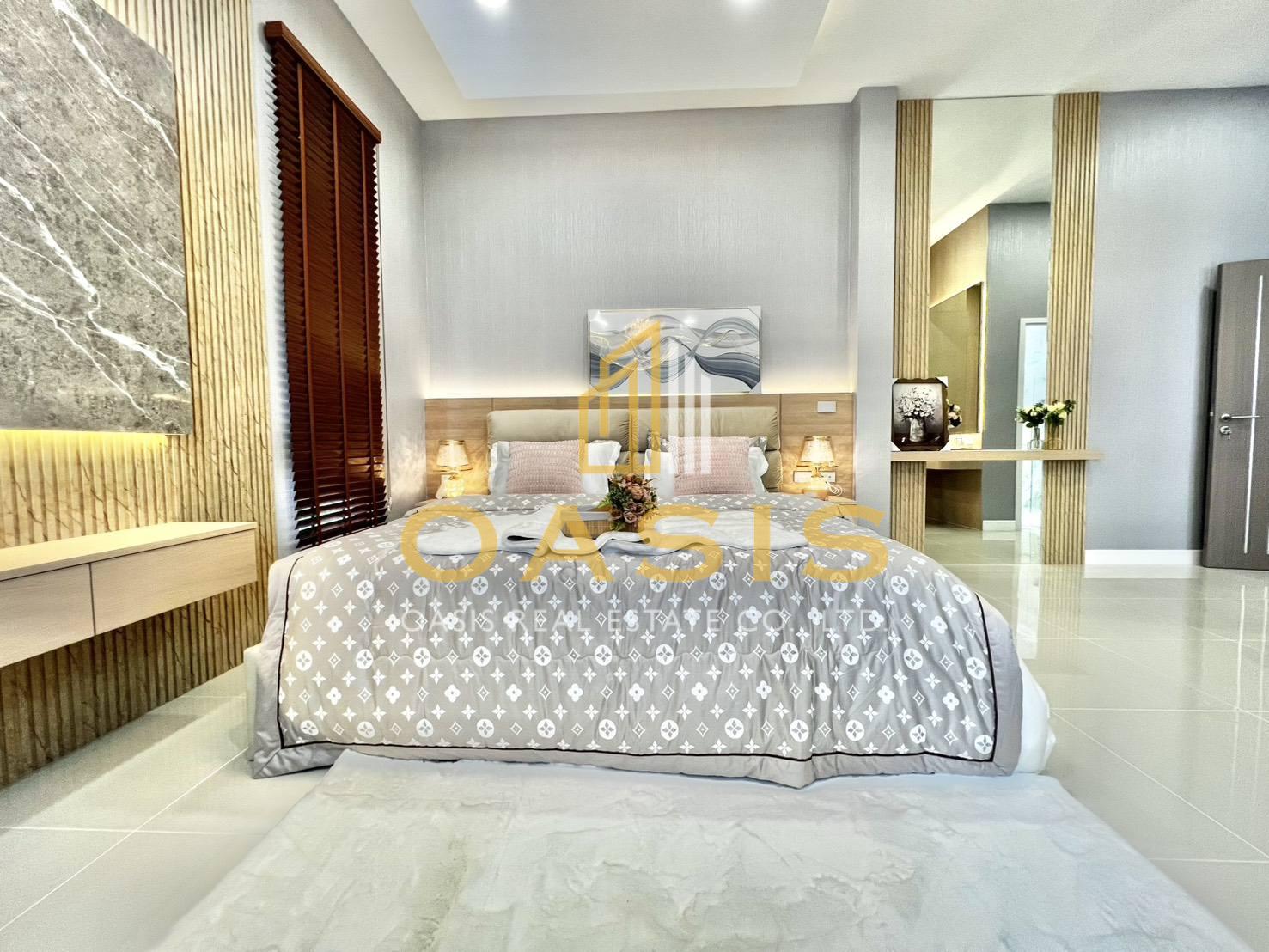 Luxury Modern Pool Villa in Huay Yai For sale