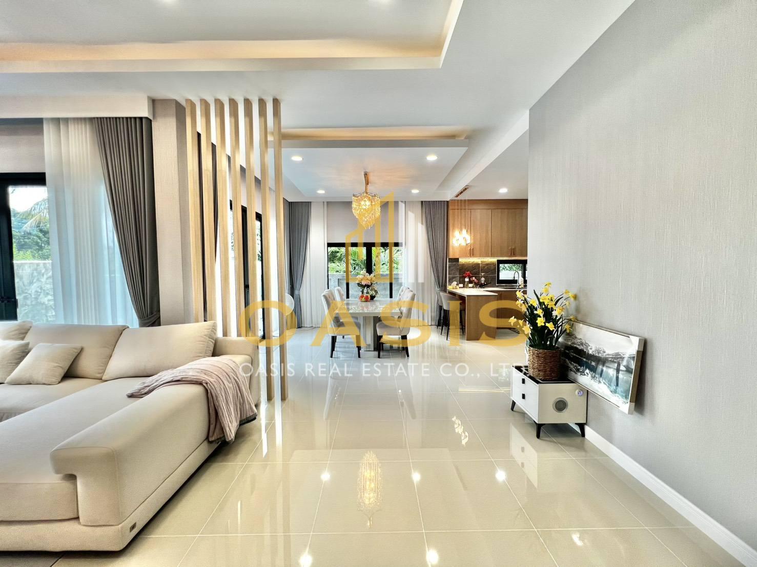 Luxury Modern Pool Villa in Huay Yai For sale