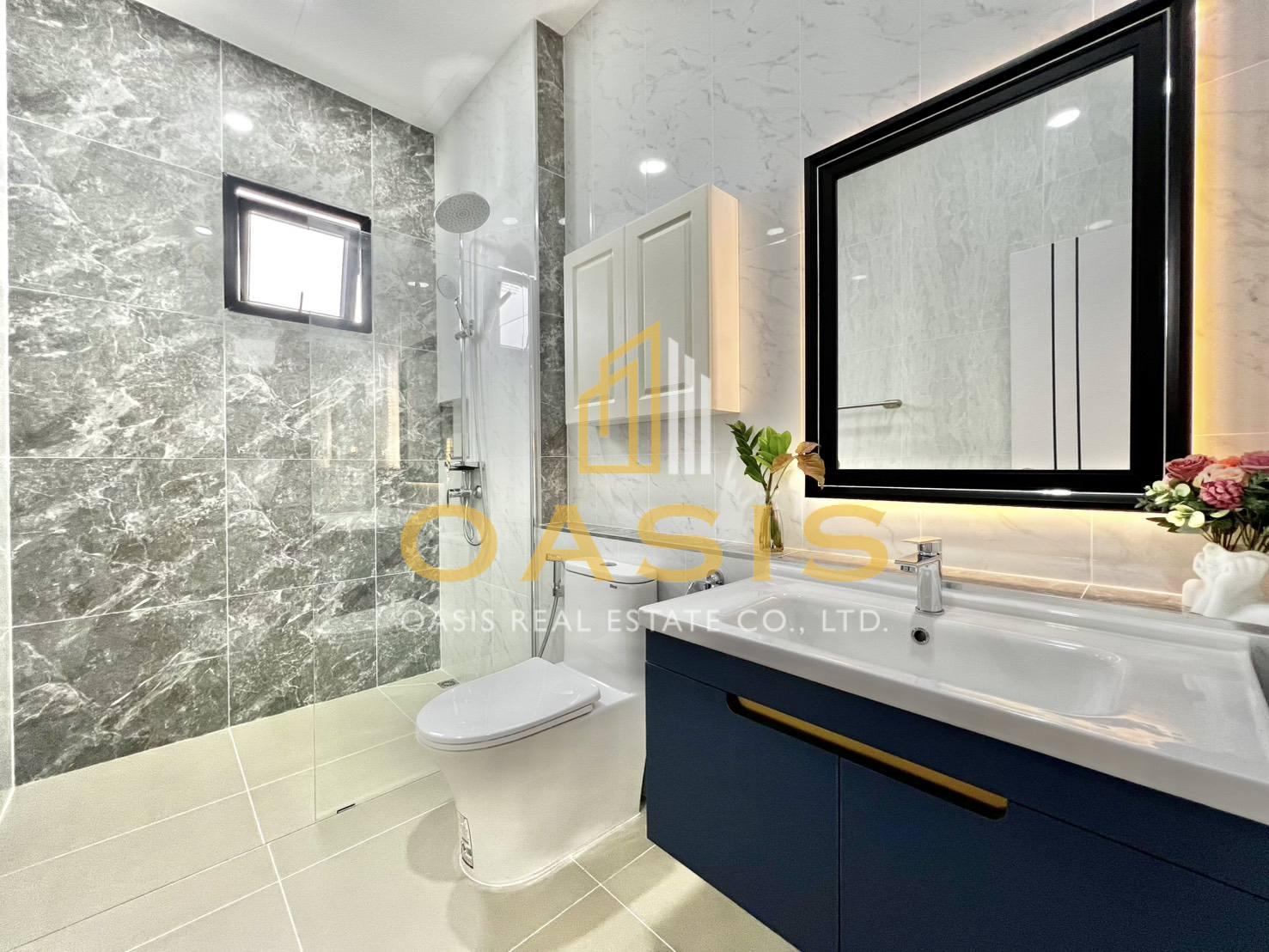 Luxury Modern Pool Villa in Huay Yai For sale