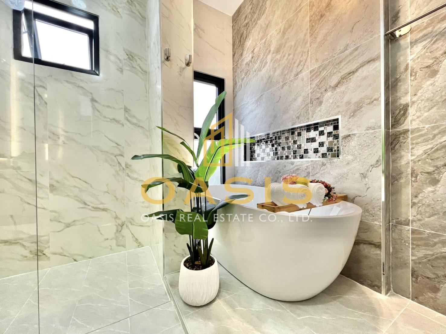 Luxury Modern Pool Villa in Huay Yai For sale