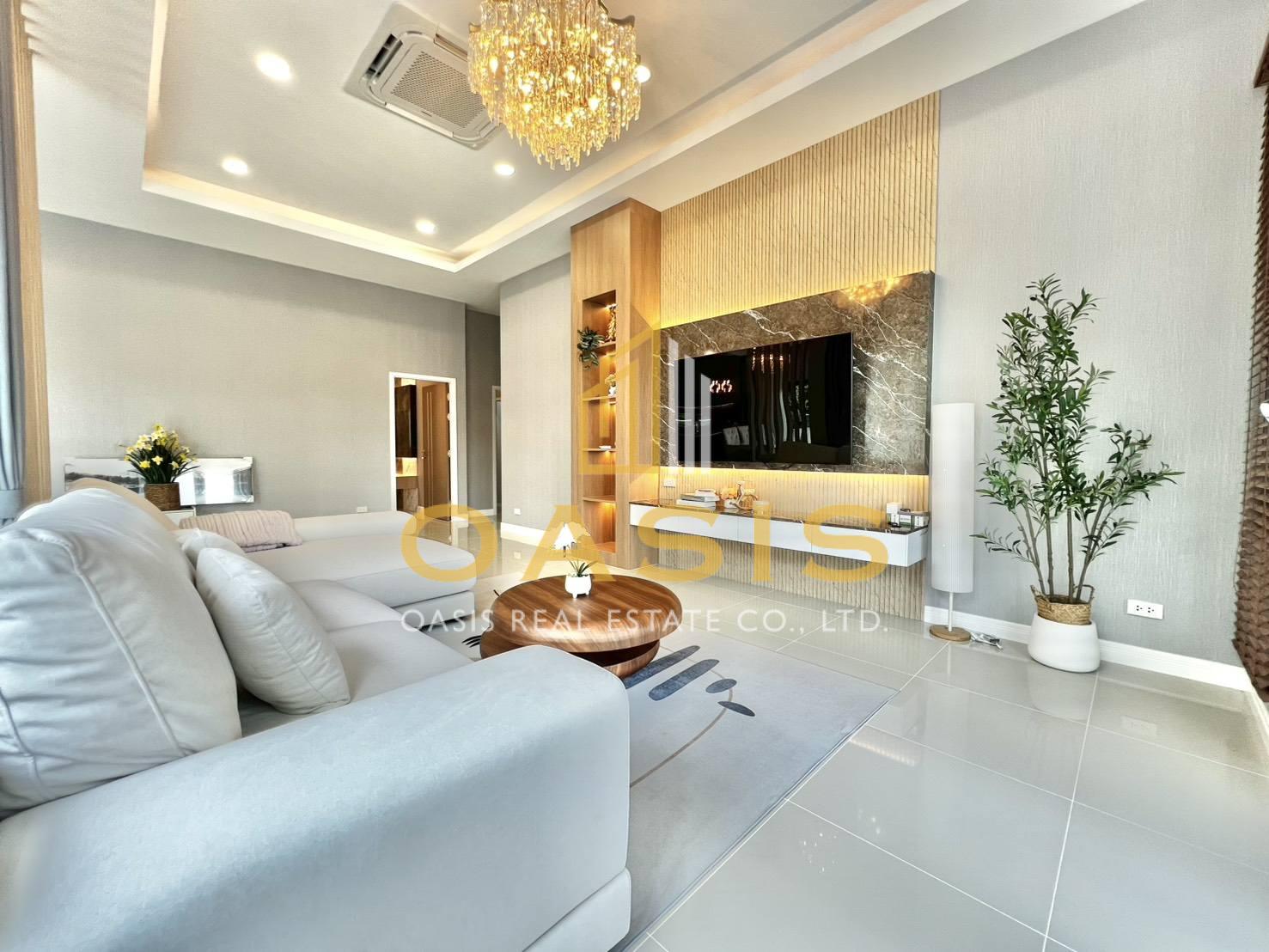 Luxury Modern Pool Villa in Huay Yai For sale