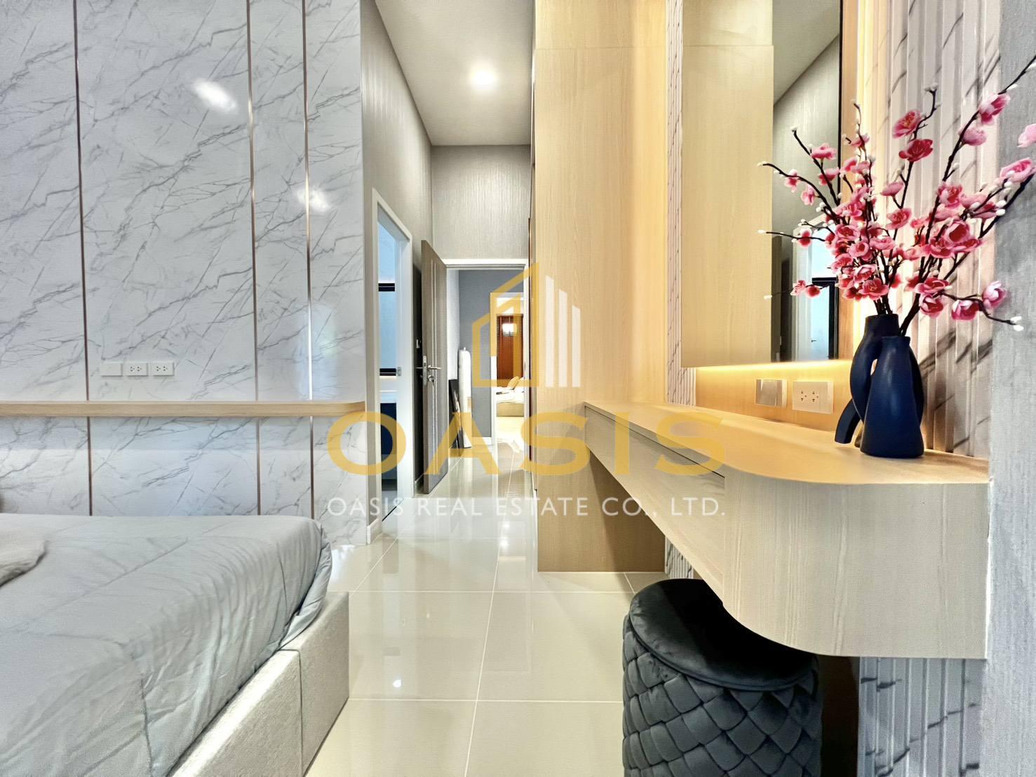 Luxury Modern Pool Villa in Huay Yai For sale