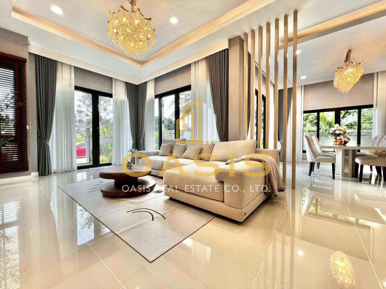 Luxury Modern Pool Villa in Huay Yai For sale