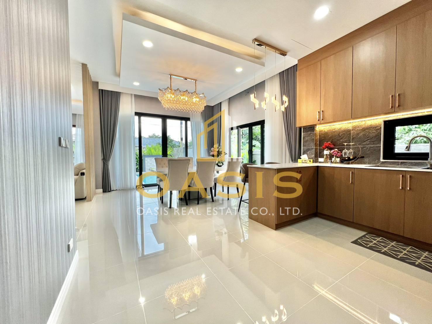 Luxury Modern Pool Villa in Huay Yai For sale