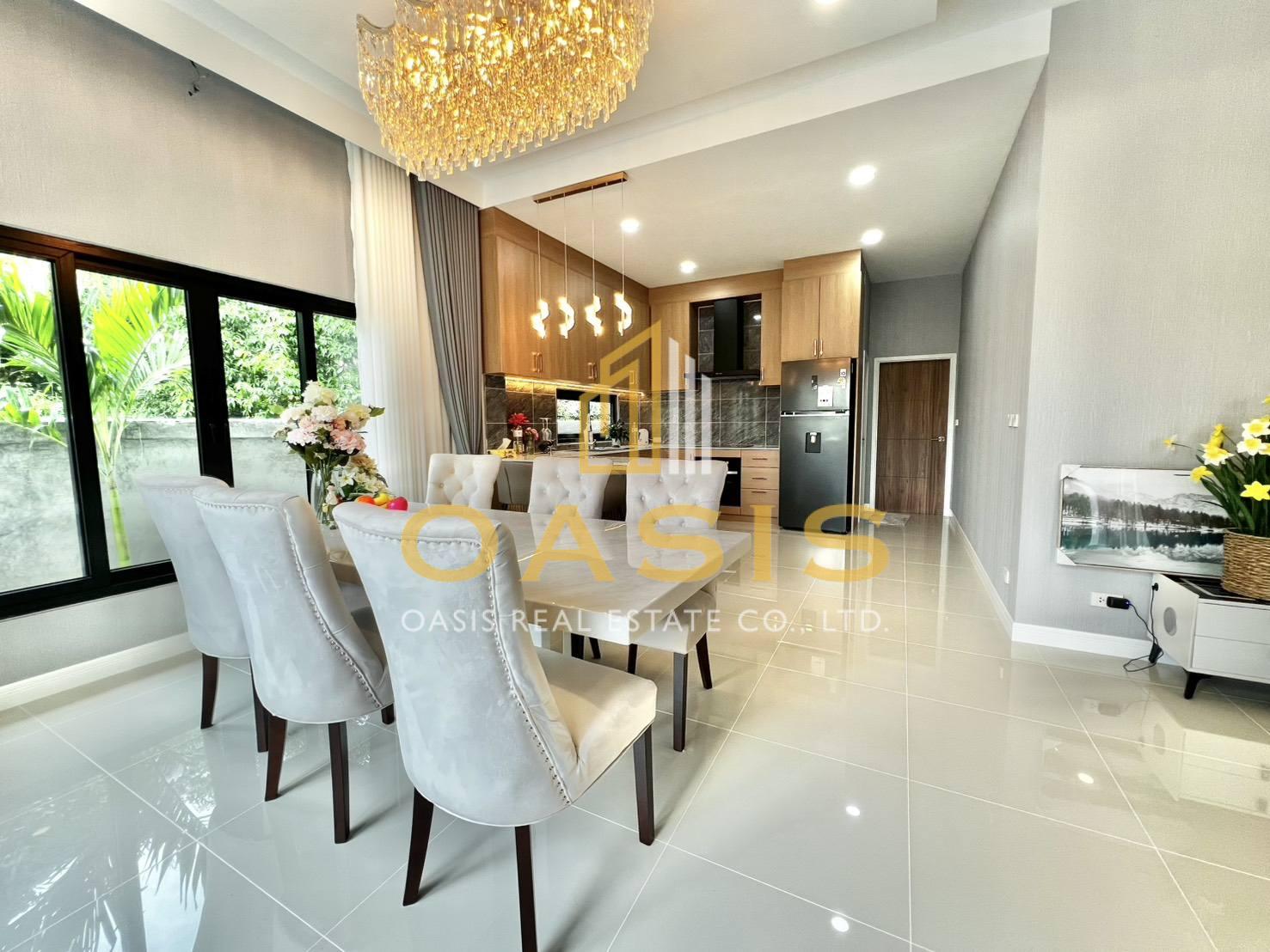 Luxury Modern Pool Villa in Huay Yai For sale