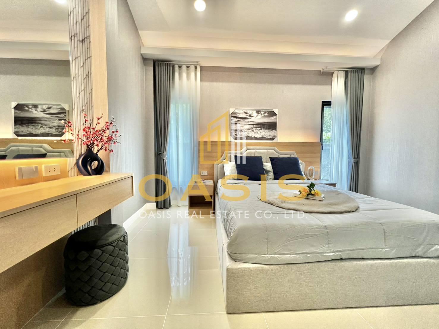Luxury Modern Pool Villa in Huay Yai For sale