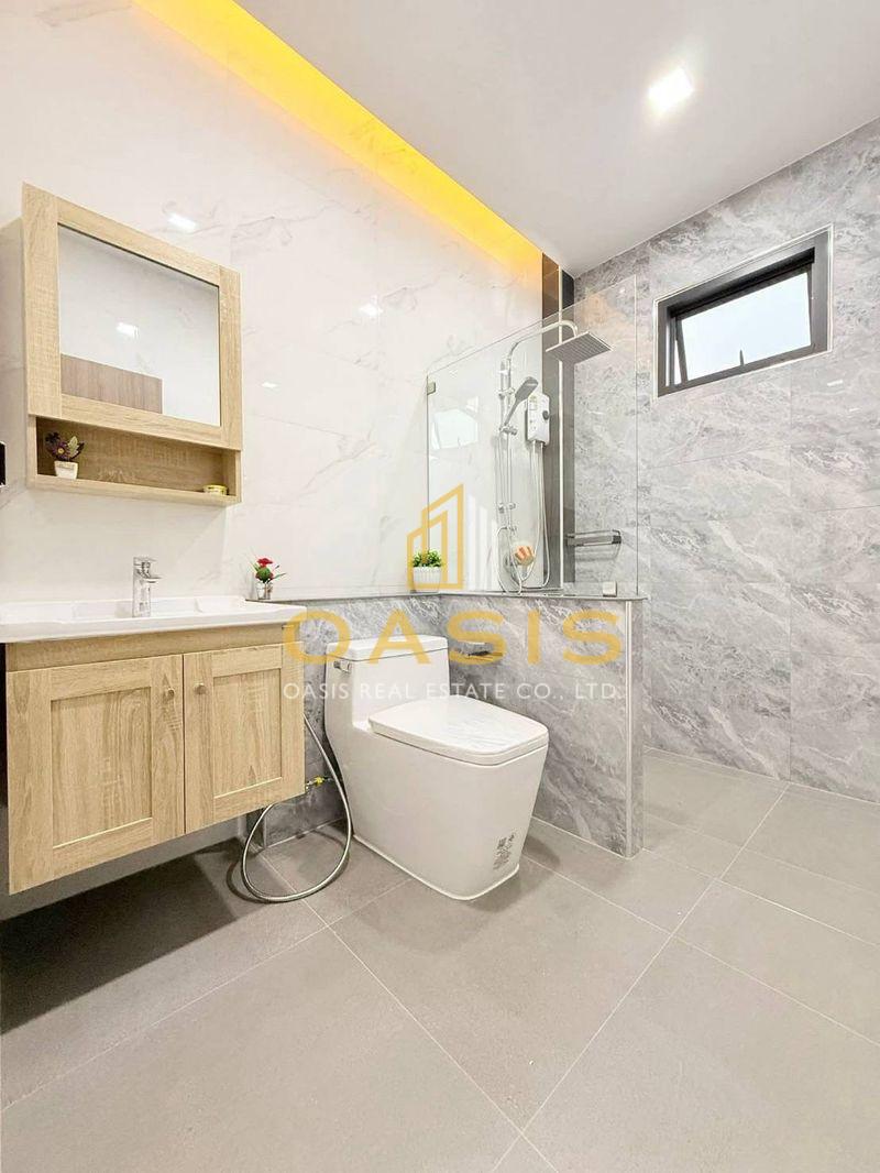 Brand new single-storey modern pool villa for sale