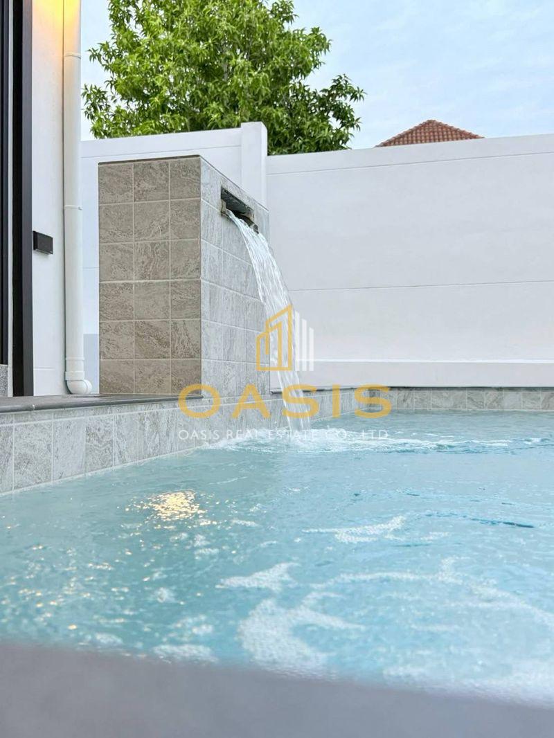Brand new single-storey modern pool villa for sale